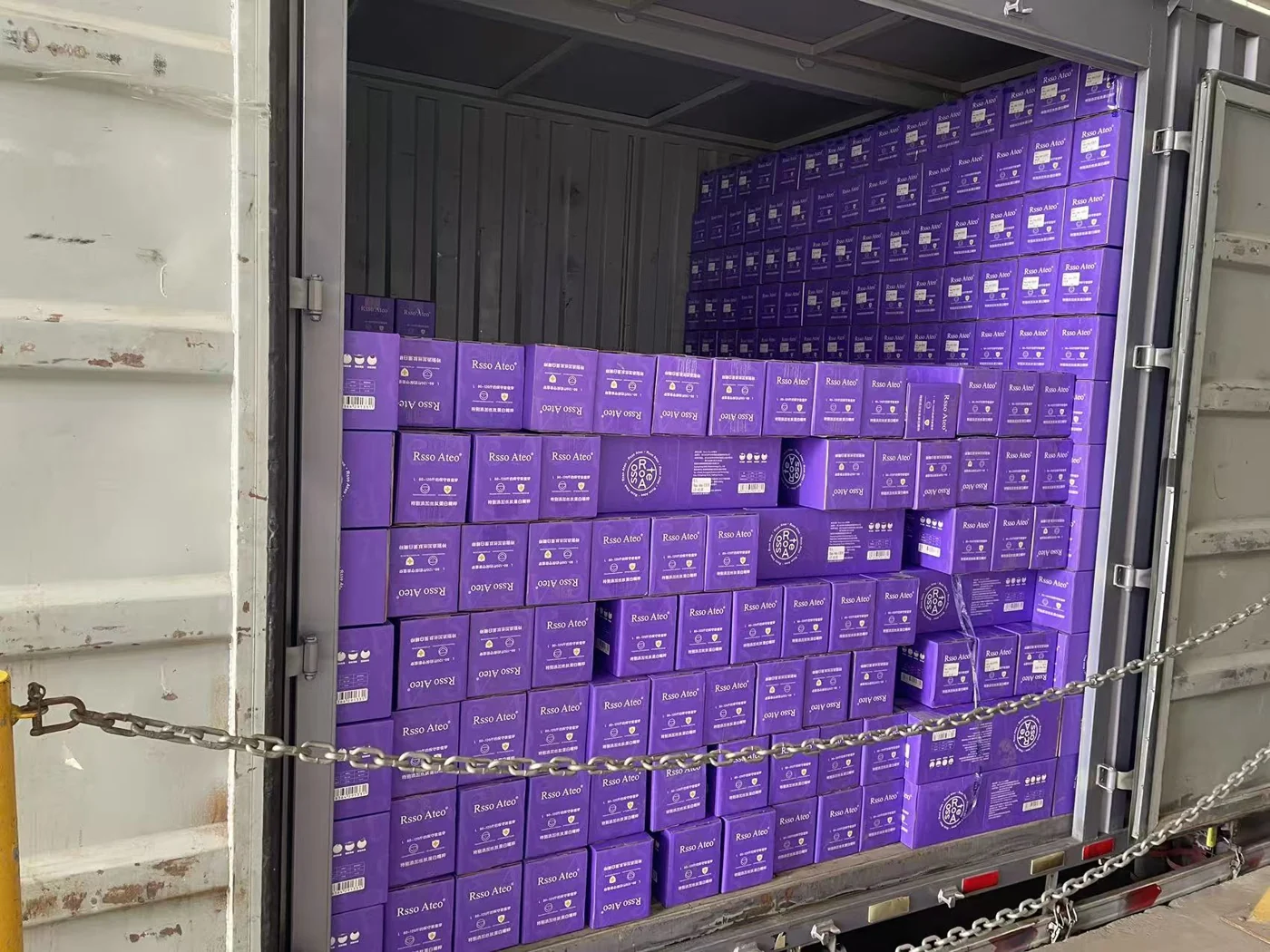 Taiwan disposable menstrual pants OEM shipment cartons loaded in truck by Nafei