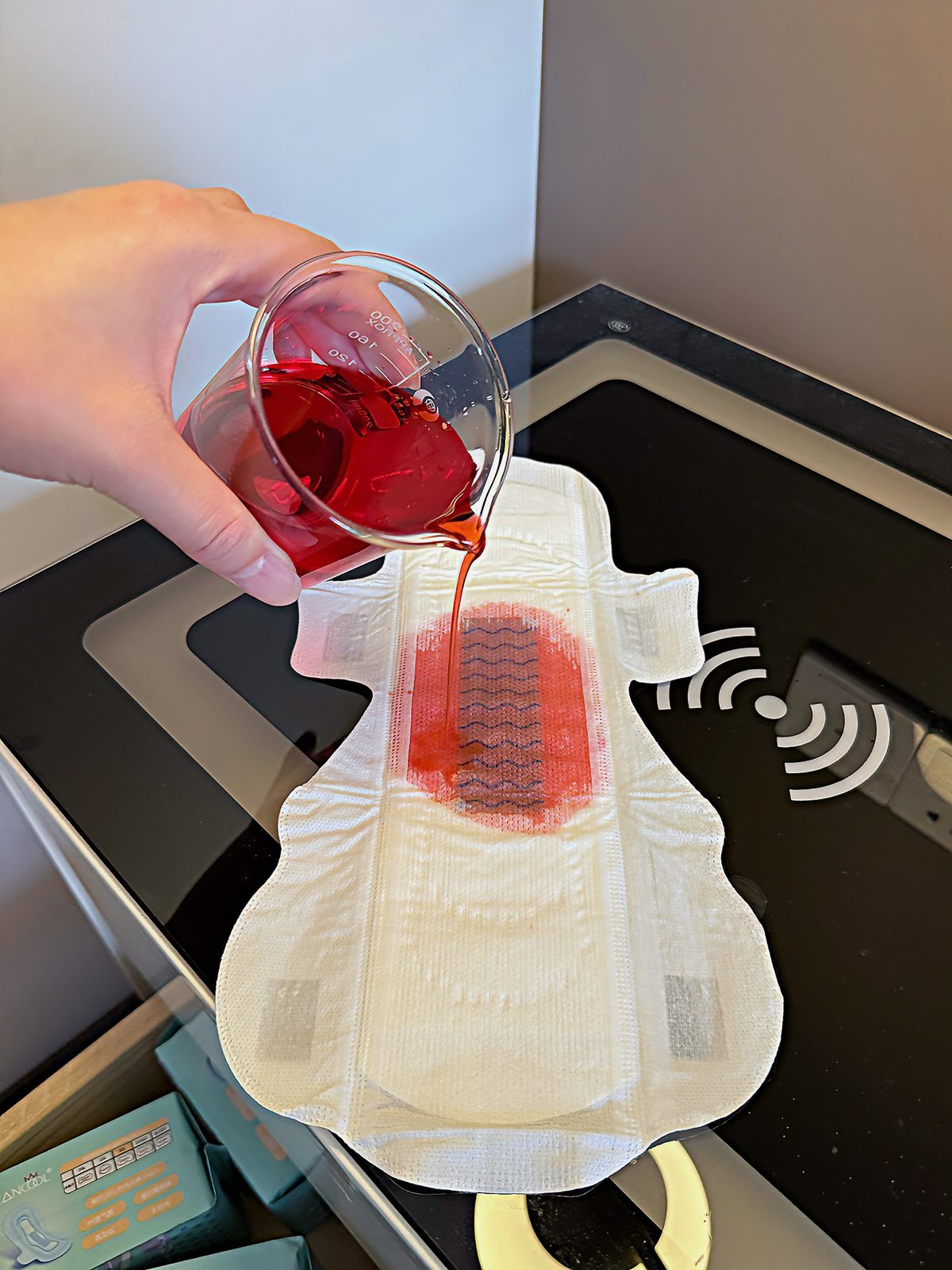 Lancool 350mm pad absorption demo with red liquid