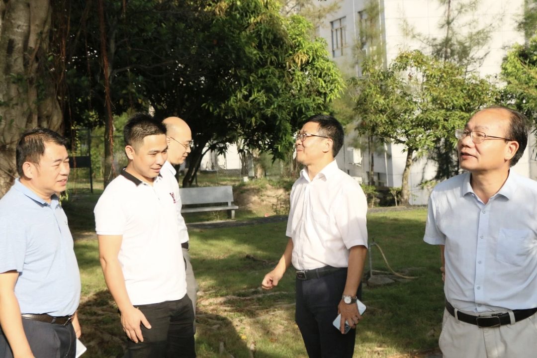 Representatives talking on the Shanwei Polytechnic campus