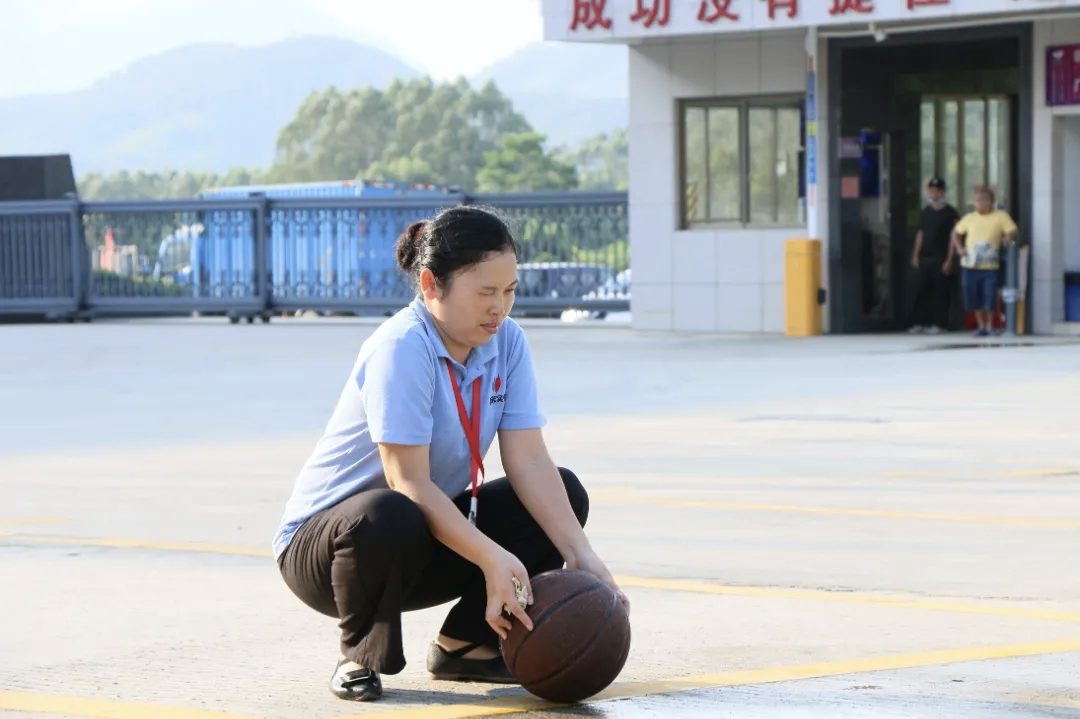 Rolling a basketball to knock down five water bottles