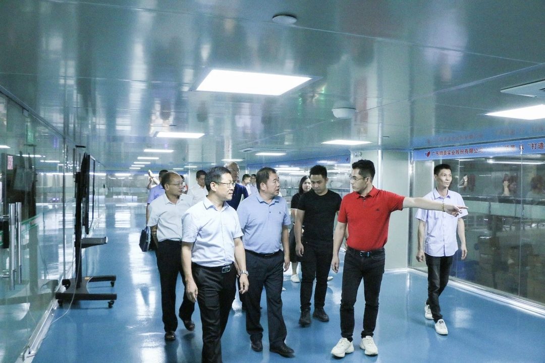 Delegation touring the Nafei production base