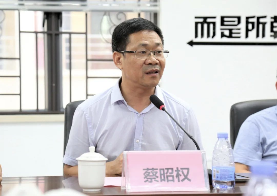 Principal Cai Zhaoquan of Shanwei Polytechnic speaking at the meeting