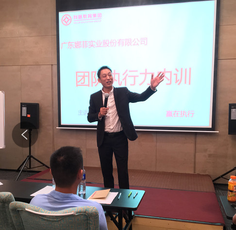 Trainer leading Nafei team execution training
